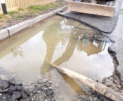 An image of the repair taking place at Stoneham Lane 
