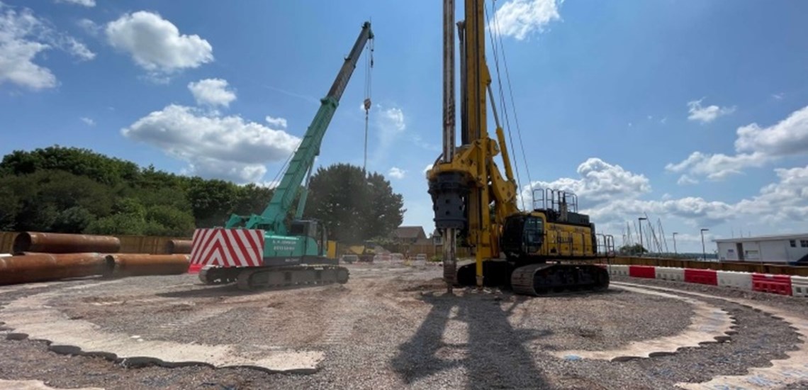 An image of the crane and piling rig at Woolston Wastewater Treatment Works 